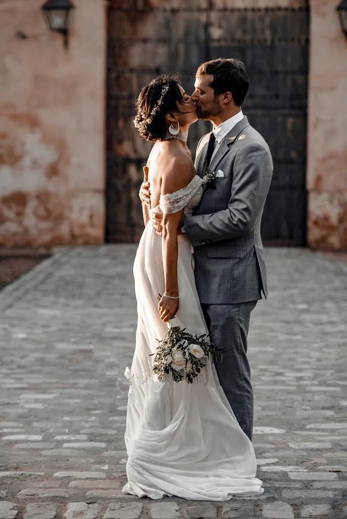 Anneprom Chiffon Beach V neck Wedding Dresses With Silt Rustic Wedding Dresses APW0269
