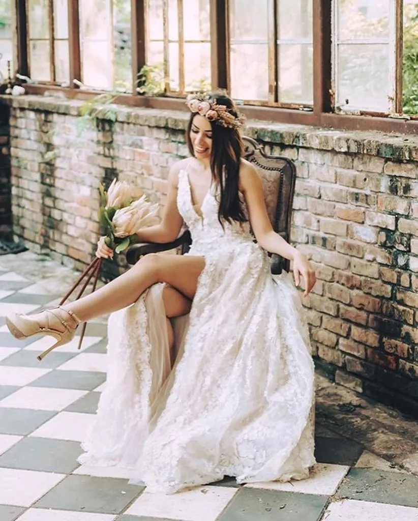 Anneprom Spaghetti Straps Backless Rustic Wedding Dress With Split Sexy Lace Bridal Gowns APW0233