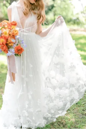 Romantic Tulle A Line Flower Bridal Gown with V-neckline Beach Wedding Dress TN300